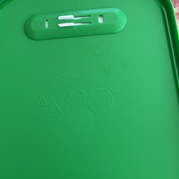 Tupperware venting veggie and fruit container. Great used condition. - Picture 6 of 8